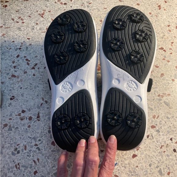 Unisex Dawgs White Black Rubber Ultralite Golf Shoe with Slip On Spikes - Picture 5 of 8